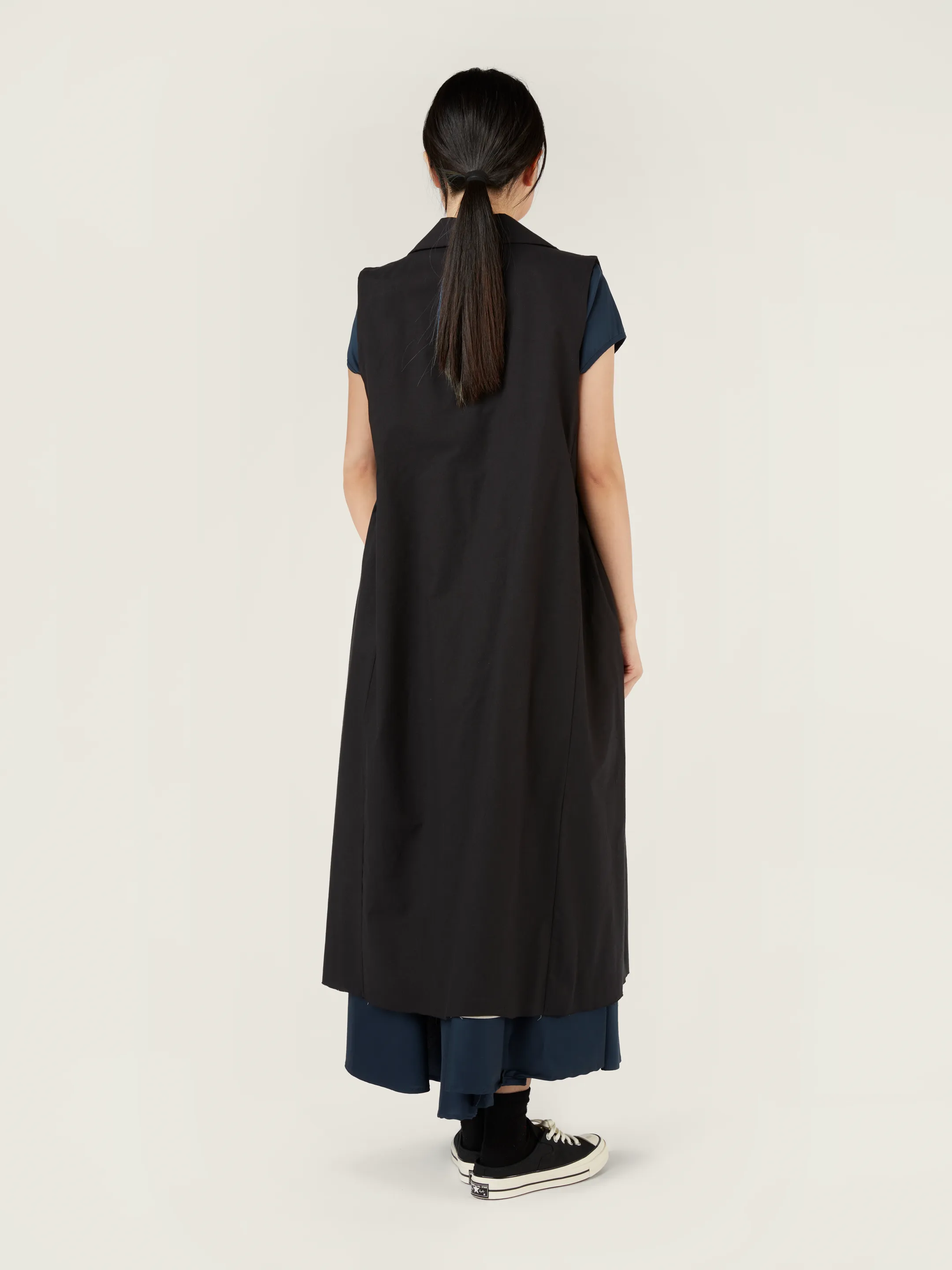 SLEEVELESS CARDIGAN WITH REVER COLLAR